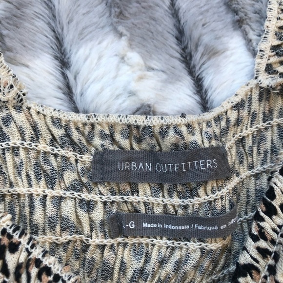 UO Angelo Smocked Bodice Top Size Large - Picture 6 of 6